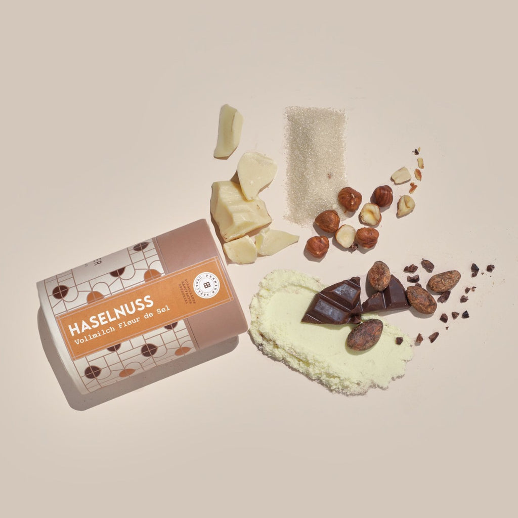 Dose Haselnuss Vollmilch Fleur de Sel mit Zutaten: Haselnüsse, Kakaobohnen, Kakaobutter, Milchpulver, Zucker, Schokolade